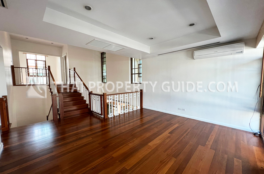 House with Private Pool in Sukhumvit 