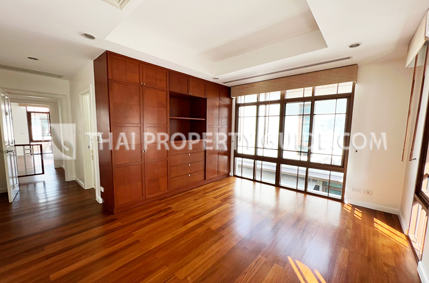 House with Private Pool in Sukhumvit 