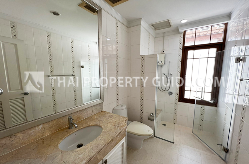 House with Private Pool in Sukhumvit 