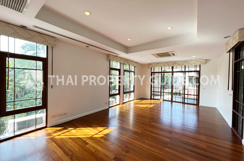 House with Private Pool in Sukhumvit 