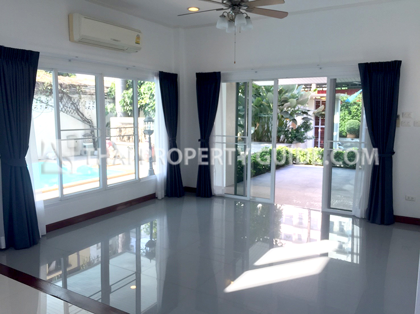 House with Private Pool in Sukhumvit 