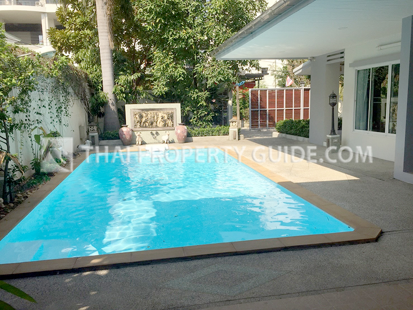 House with Private Pool in Sukhumvit 