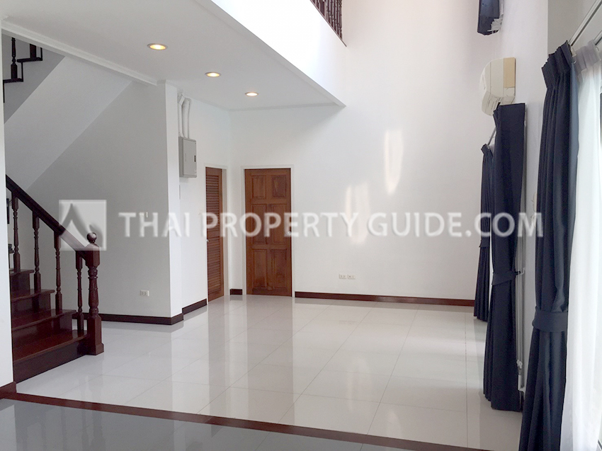 House with Private Pool in Sukhumvit 