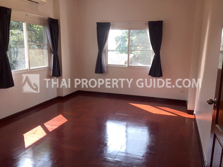 House with Private Pool in Sukhumvit 