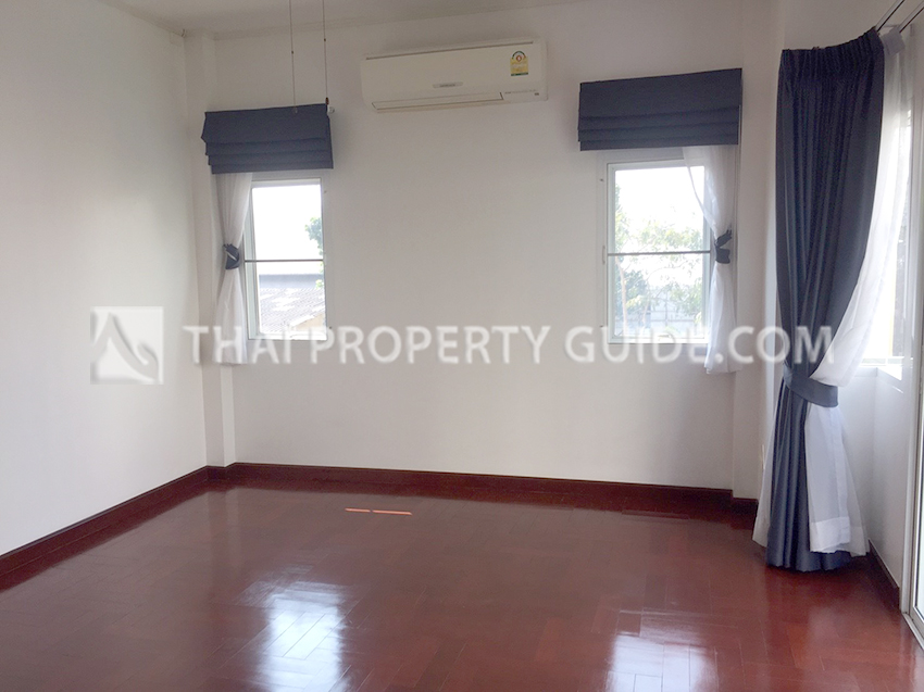 House with Private Pool in Sukhumvit 