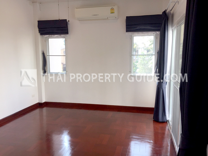 House with Private Pool in Sukhumvit 