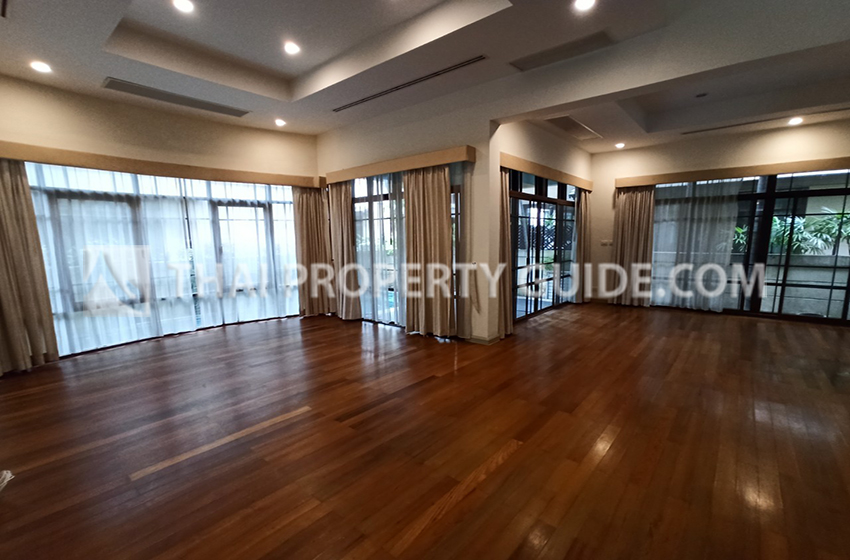 House with Private Pool in Sukhumvit 