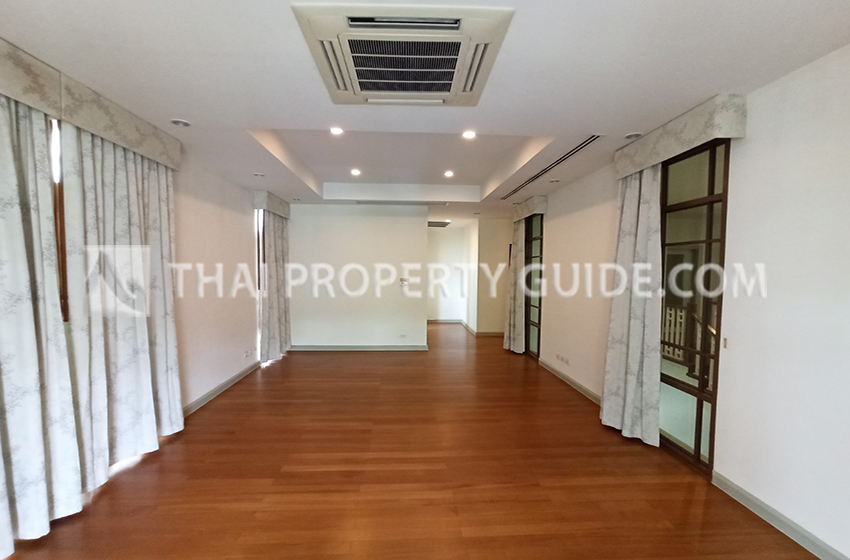 House with Private Pool in Sukhumvit 