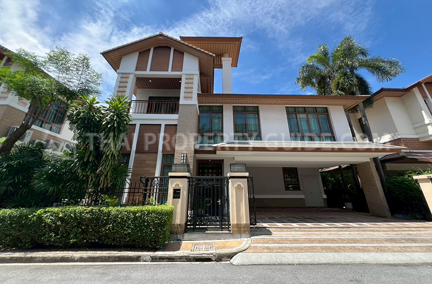 House with Private Pool for rent in Sukhumvit