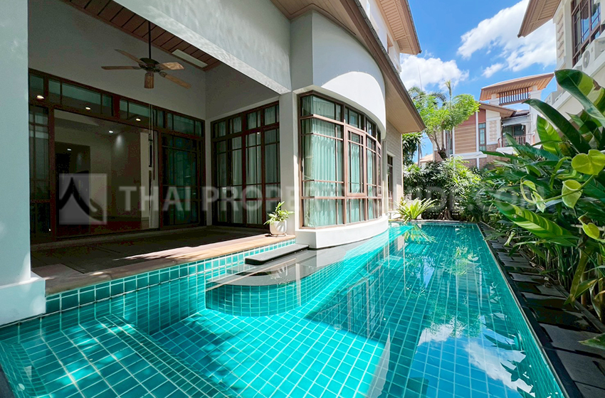 House with Private Pool in Sukhumvit 