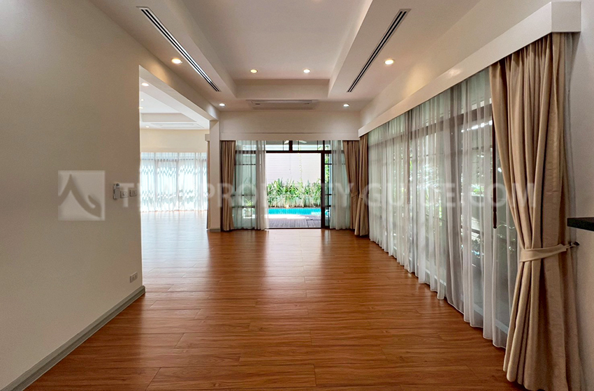 House with Private Pool in Sukhumvit 