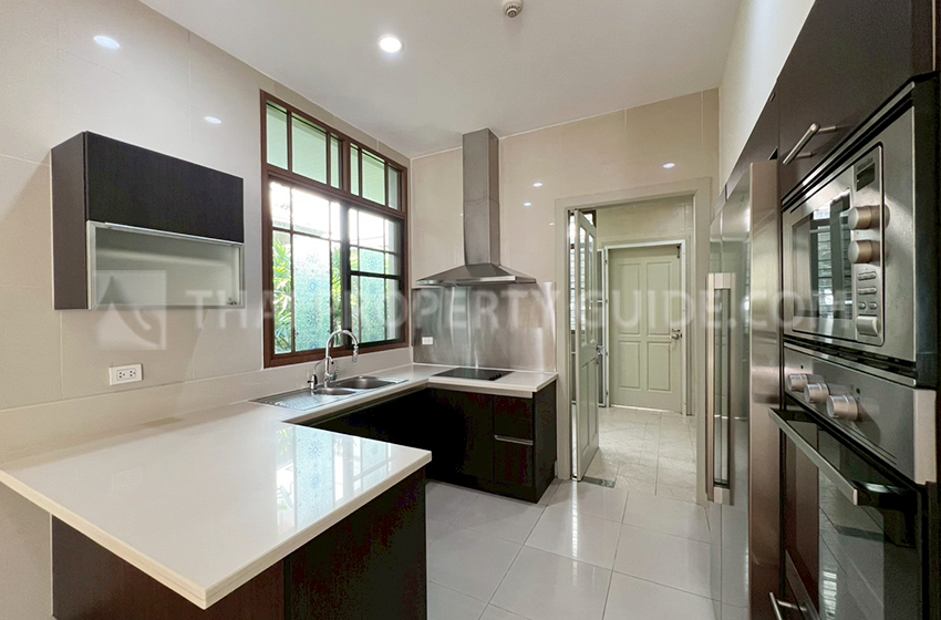 House with Private Pool in Sukhumvit 