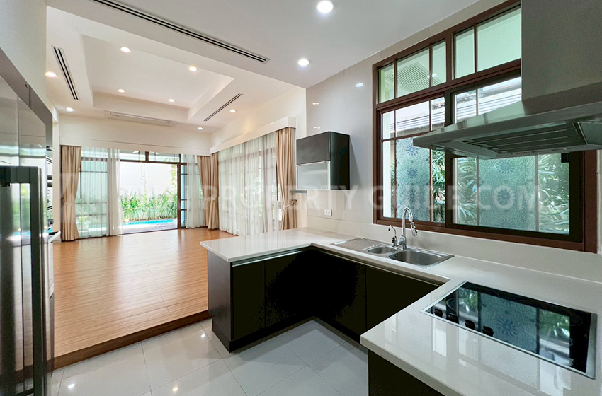 House with Private Pool in Sukhumvit 