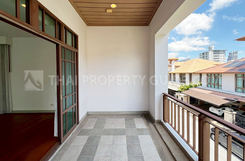 House with Private Pool in Sukhumvit 