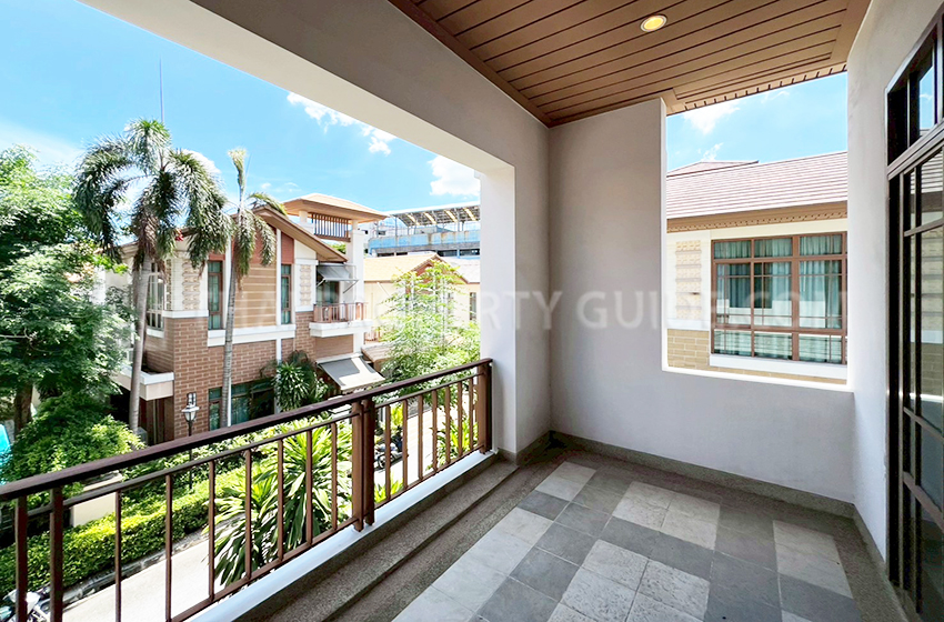 House with Private Pool in Sukhumvit 