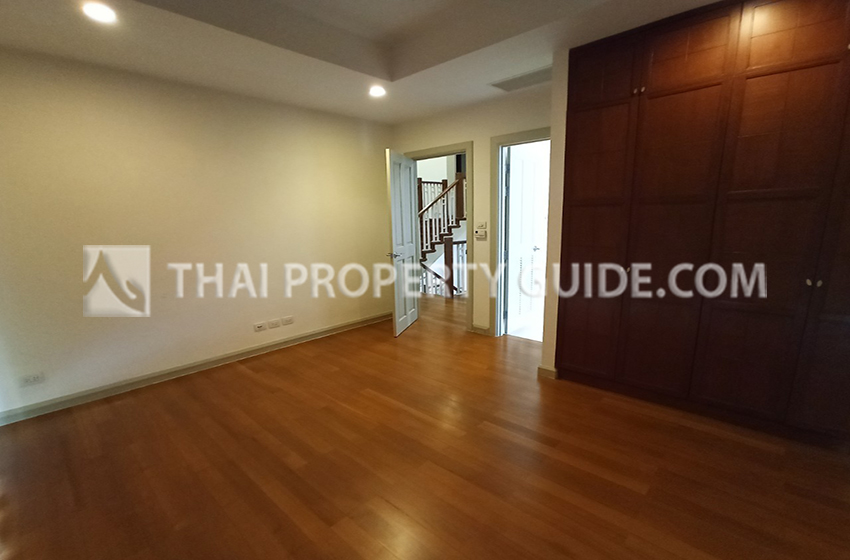 House with Private Pool in Sukhumvit 