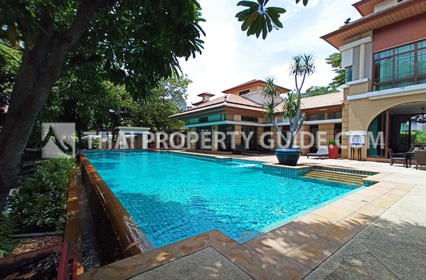 House with Private Pool in Sukhumvit 