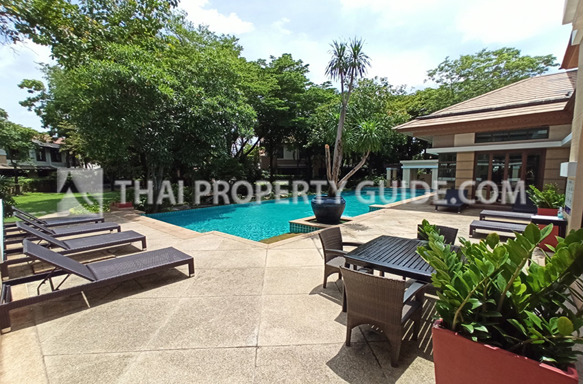 House with Private Pool in Sukhumvit 