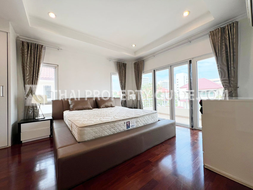 House with Private Pool in Sukhumvit 