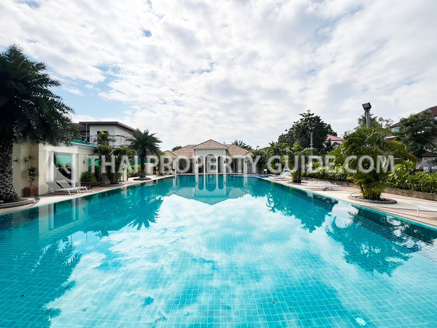 House with Private Pool in Sukhumvit 