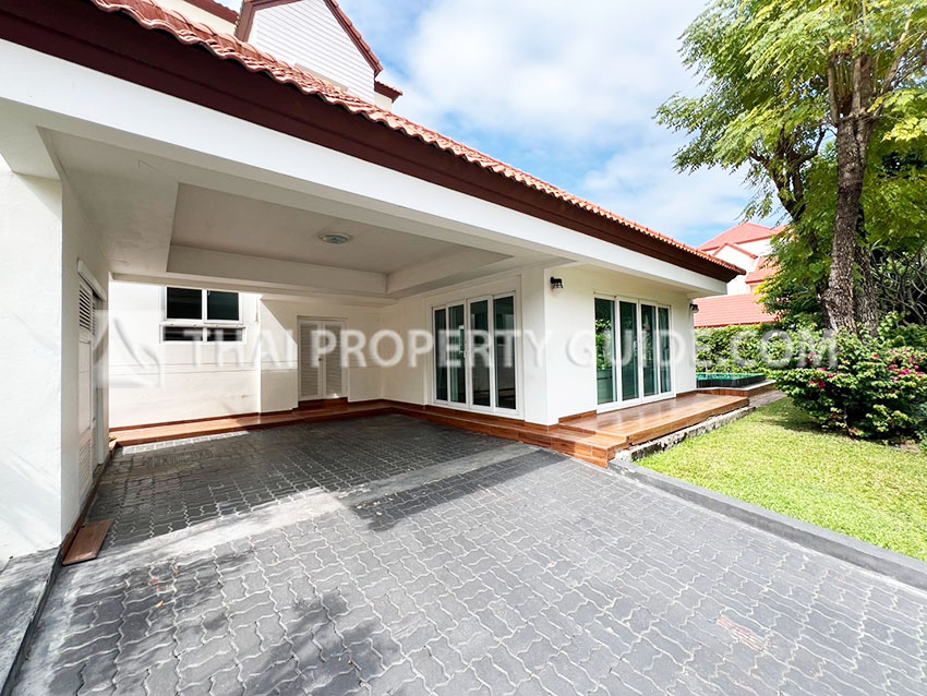 House with Private Pool in Sukhumvit 