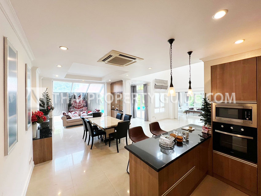 House with Private Pool in Sukhumvit 