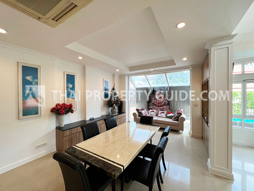 House with Private Pool in Sukhumvit 