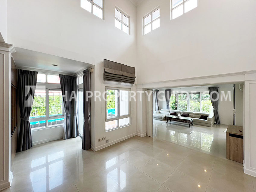 House with Private Pool in Sukhumvit 