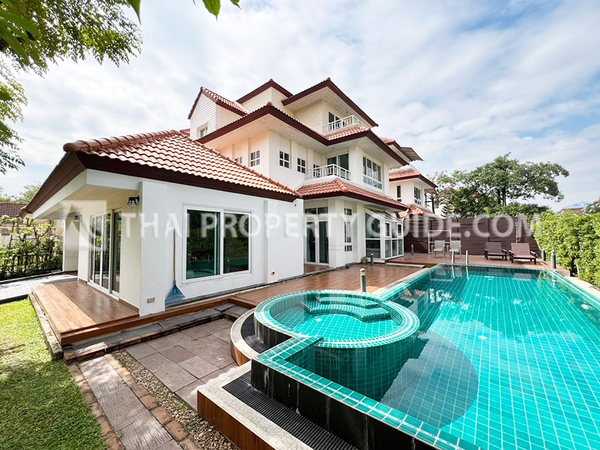 House with Private Pool in Sukhumvit