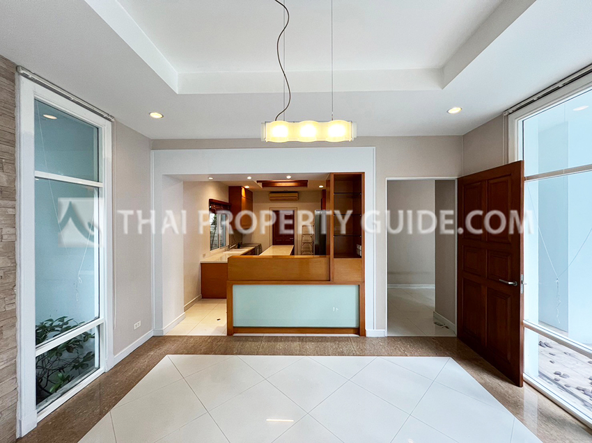 House with Private Pool in Sukhumvit 