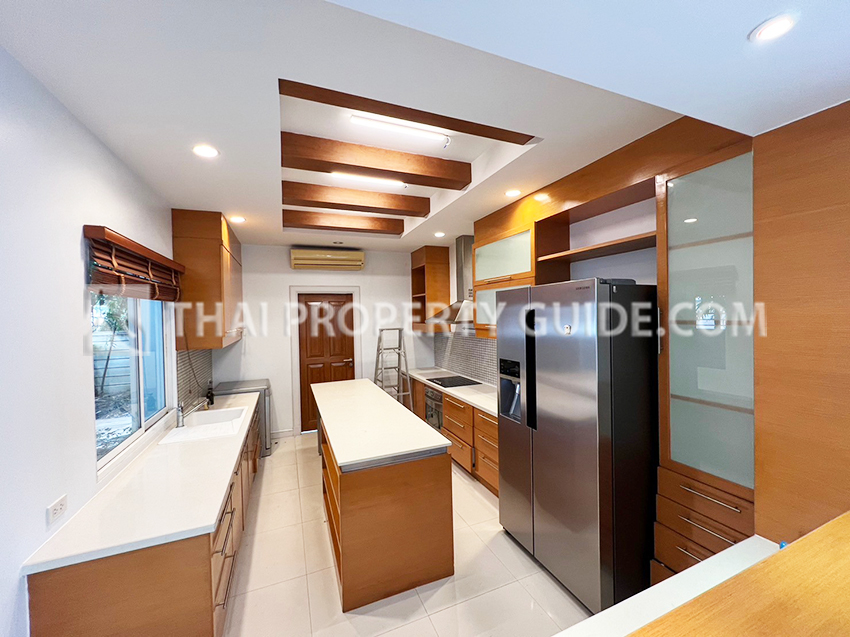 House with Private Pool in Sukhumvit 