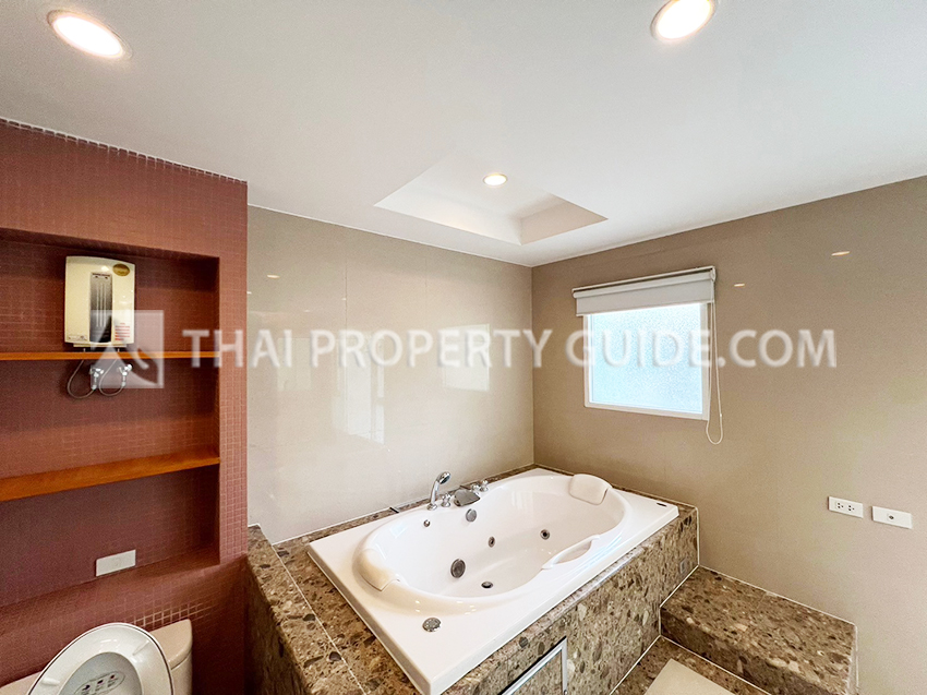 House with Private Pool in Sukhumvit 