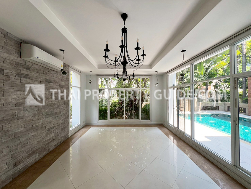 House with Private Pool in Sukhumvit 