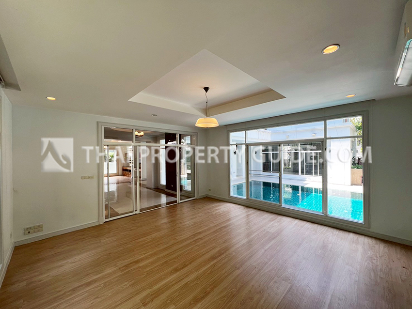House with Private Pool in Sukhumvit 
