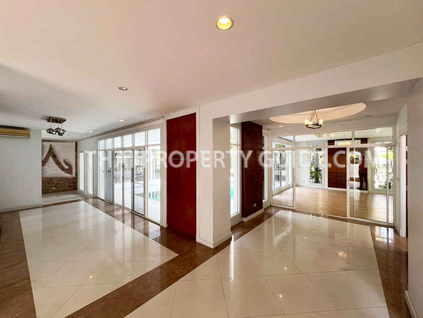 House with Private Pool in Sukhumvit 
