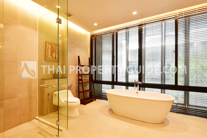 House with Private Pool in Sukhumvit 