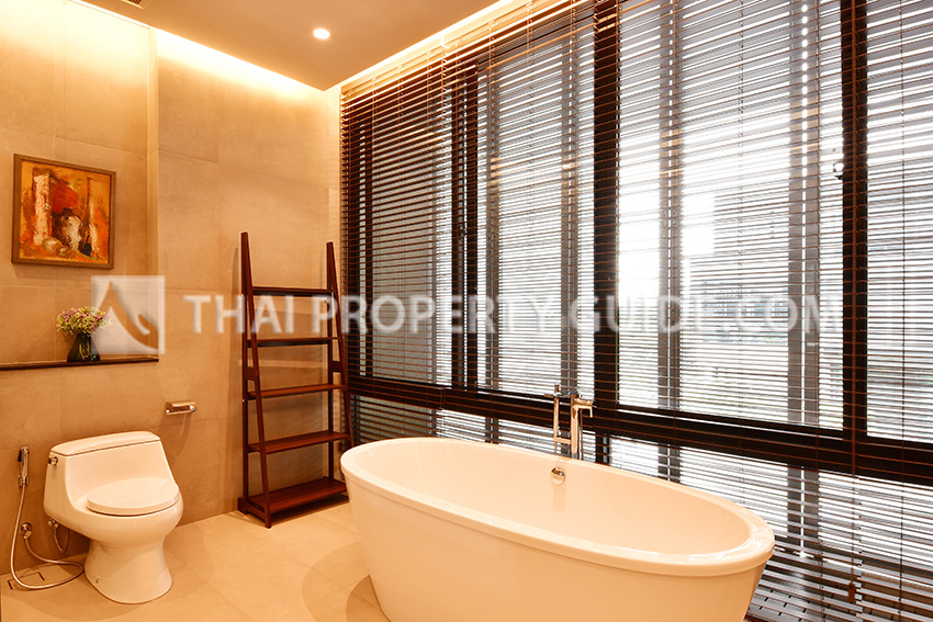 House with Private Pool in Sukhumvit 