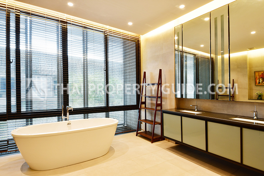 House with Private Pool in Sukhumvit 