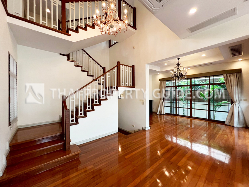 House with Private Pool in Sukhumvit 