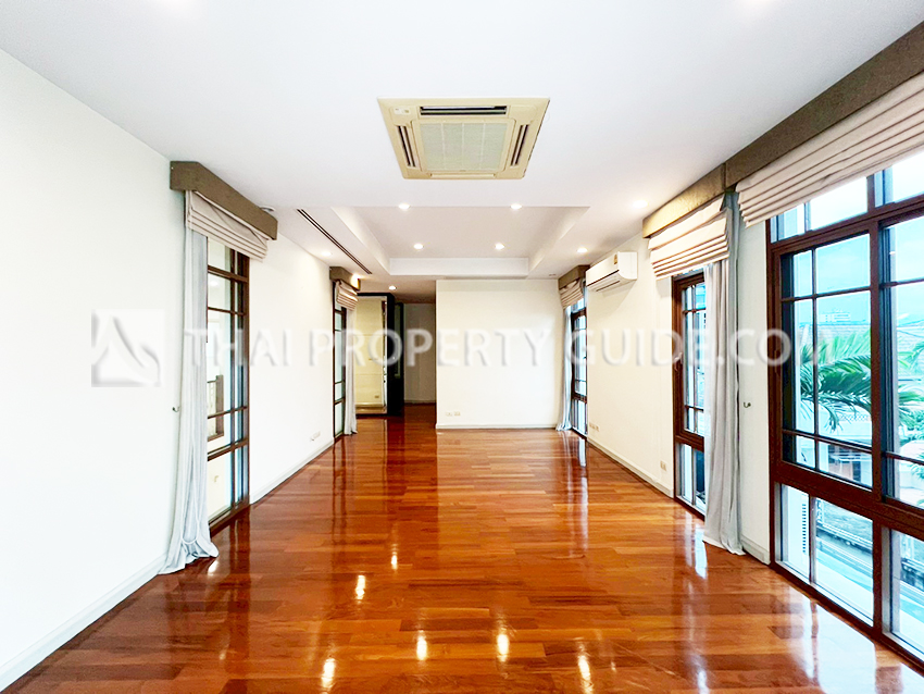 House with Private Pool in Sukhumvit 