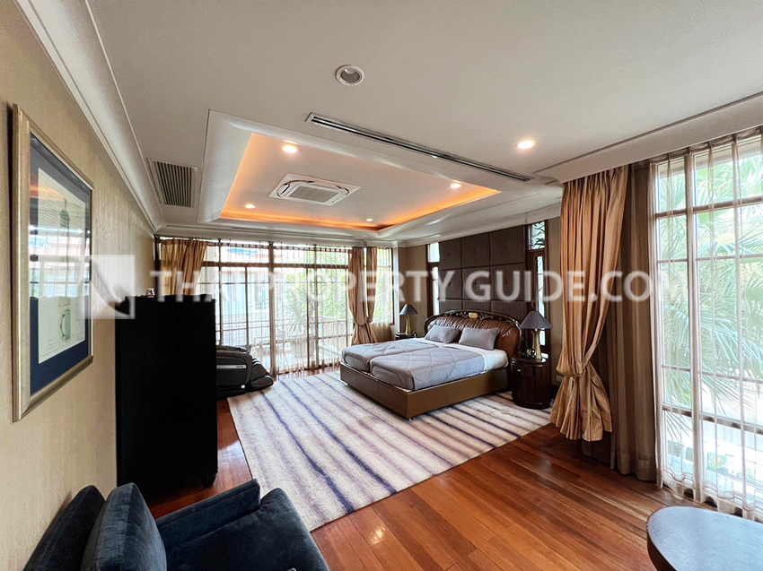 House with Private Pool in Sukhumvit 