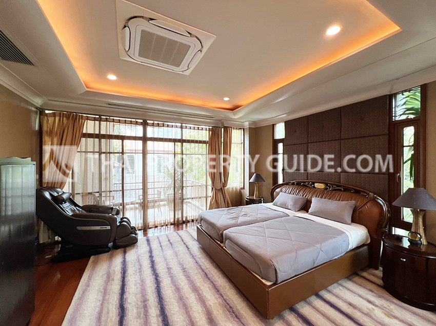 House with Private Pool in Sukhumvit 