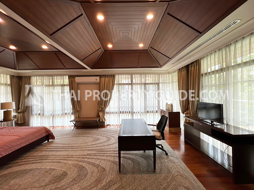 House with Private Pool in Sukhumvit 