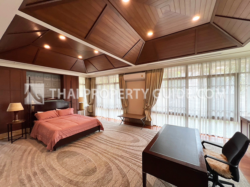 House with Private Pool in Sukhumvit 