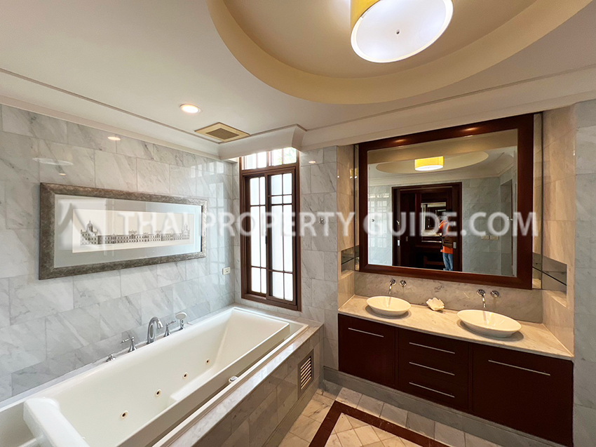 House with Private Pool in Sukhumvit 