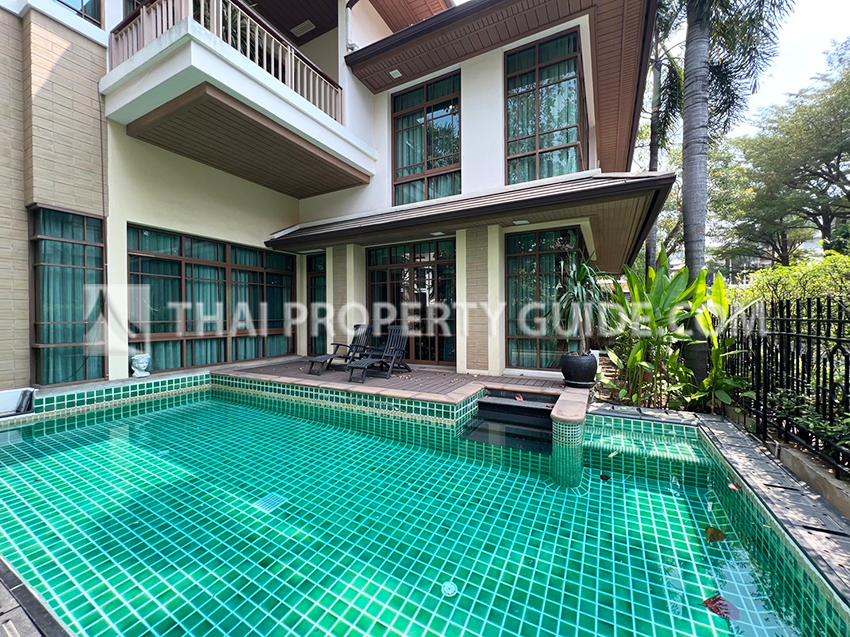 House with Private Pool in Sukhumvit 