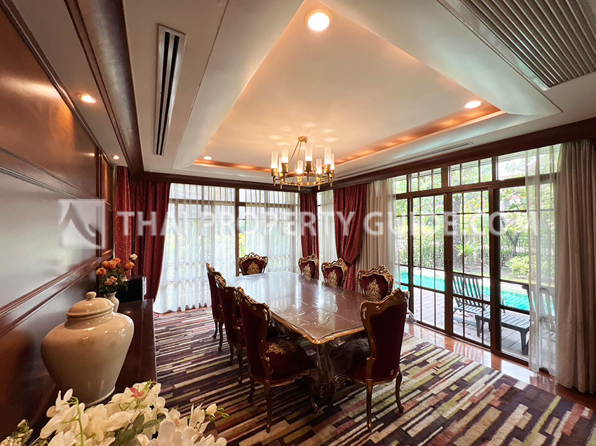 House with Private Pool in Sukhumvit 