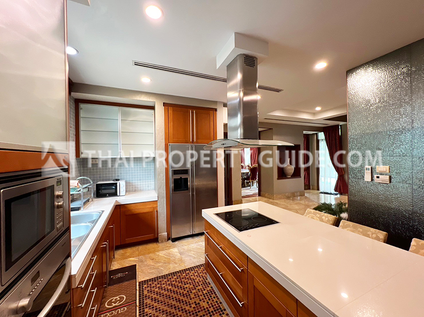 House with Private Pool in Sukhumvit 