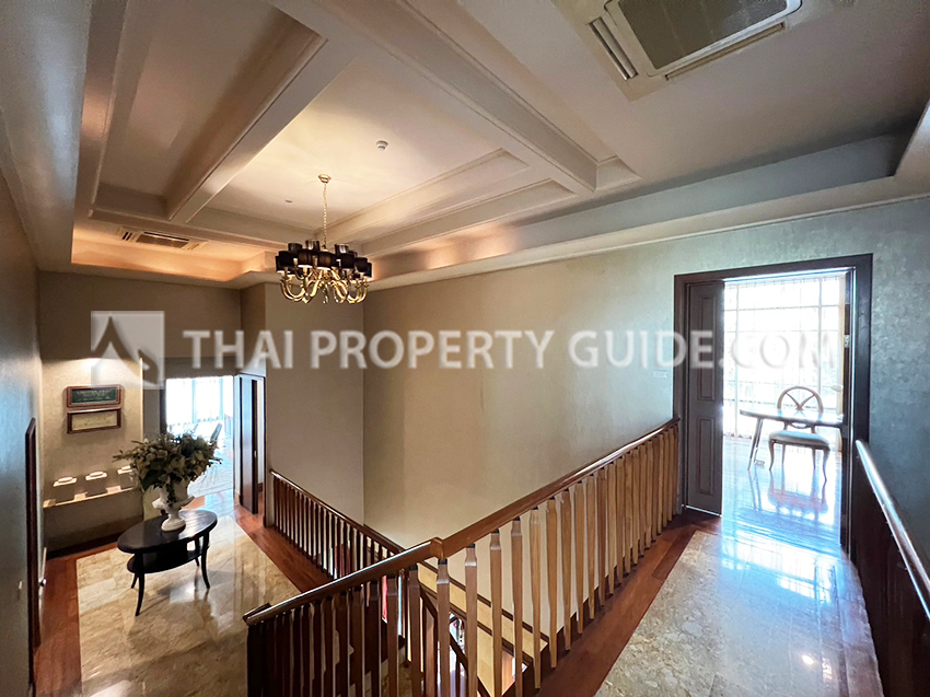 House with Private Pool in Sukhumvit 