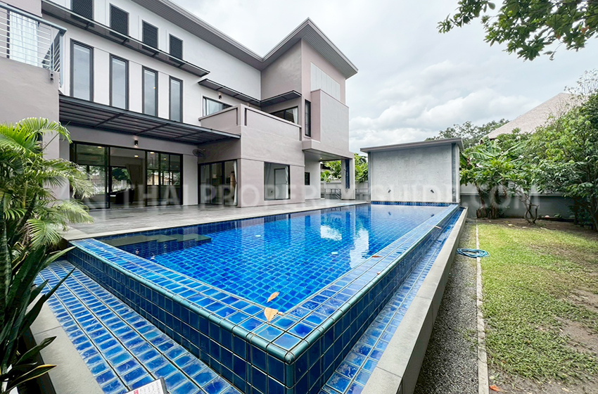 House with Private Pool for rent in Sukhumvit